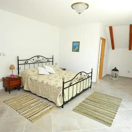 فيلة Parta Near Trilj, Private Pool Pocrnja